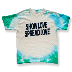 show love spread love tee